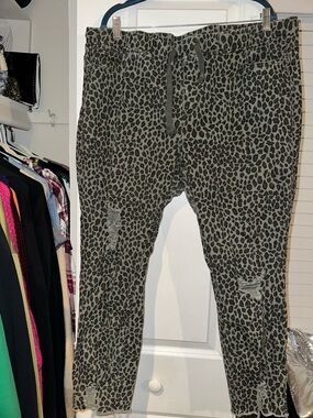 Royalty For Me Gray and Black Leopard Drawstring Jeggings